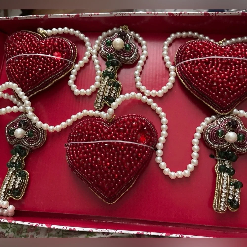 Valentines Day 6 ft Garland beaded red hearts and Keys with pearls NEW